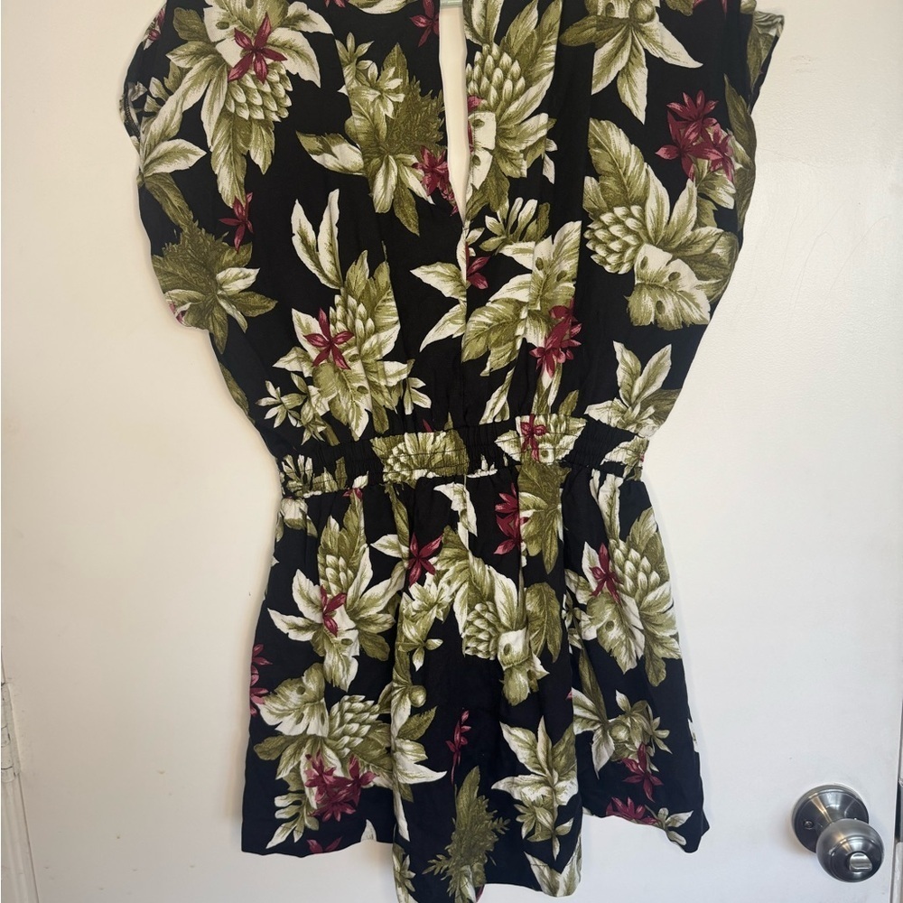 MINKPINK Floral V-Neck Romper 🌸 Size XS EXTRA SMALL 🌸 - Picture 2 of 4